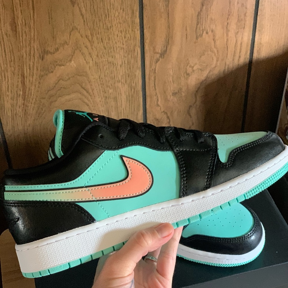 Air Jordan 1 Low - Tropical Twist - 7Y/8.5W